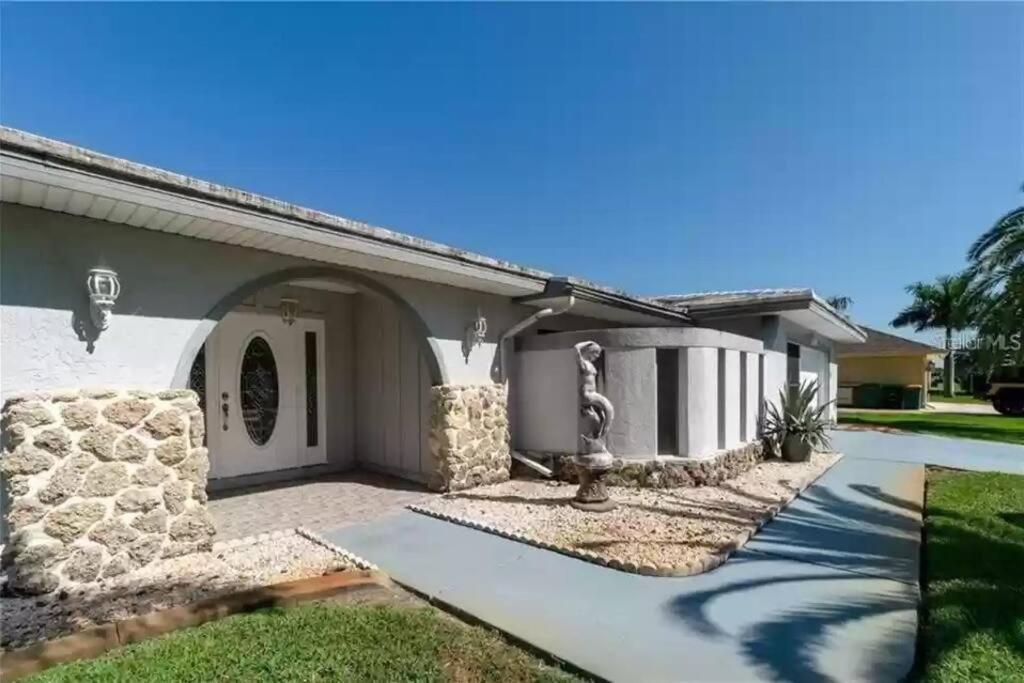 Pet Friendly Canal Front 3-Bedroom Grand Villa With Pool, Linai And Dock Port Charlotte Exteriör bild